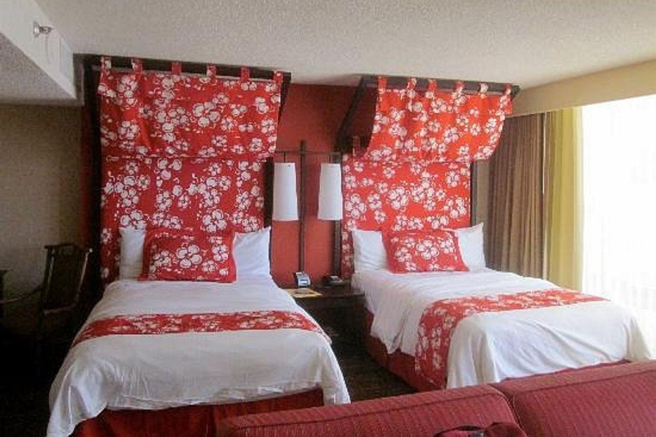 The Twin Fin Hotel Гонолулу Экстерьер фото