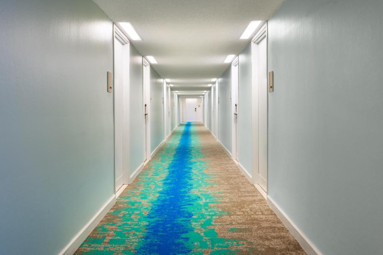 The Twin Fin Hotel Гонолулу Экстерьер фото