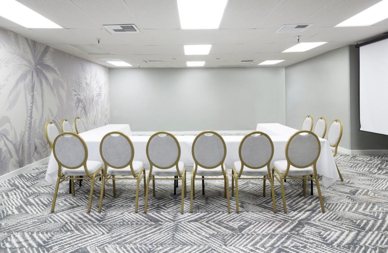The Twin Fin Hotel Гонолулу Экстерьер фото